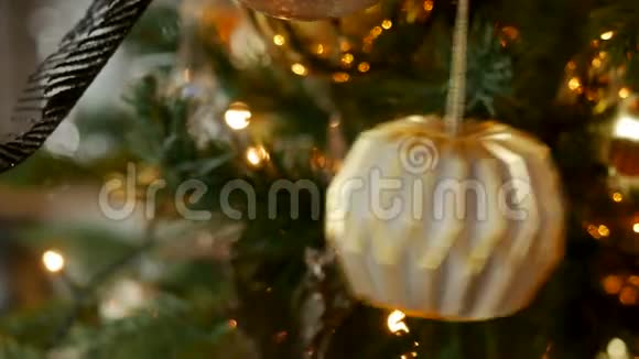 圣诞节装饰球和构图视频的预览图