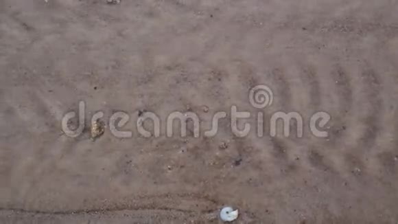 沙和水流视频的预览图