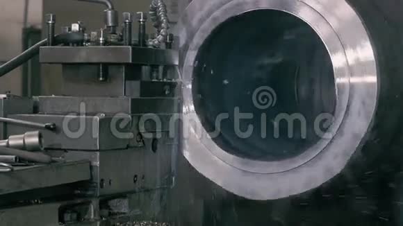 钢板卷在仓库金属加工在现代工厂视频的预览图