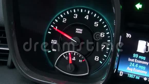速度计速度量规测量汽车视频的预览图