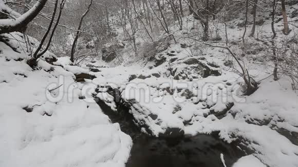 雪的朝鲜山脉视频的预览图