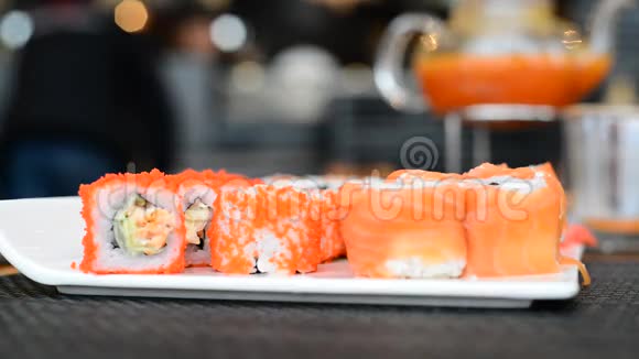寿司配海鲜日本厨房视频的预览图