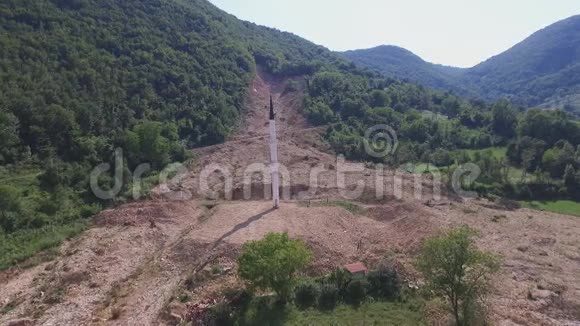 清真寺被山体滑坡摧毁视频的预览图