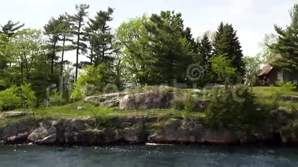 群岛岛屿大型岩石海洋水视频的预览图