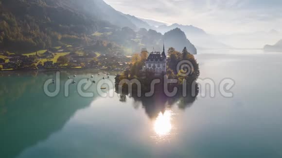 瑞士空中4k美丽的湖Brienz绿松石瑞士空中4k视频的预览图