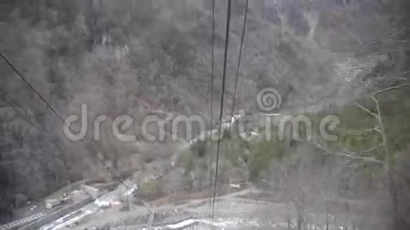 缆车从新中峰下移视频的预览图