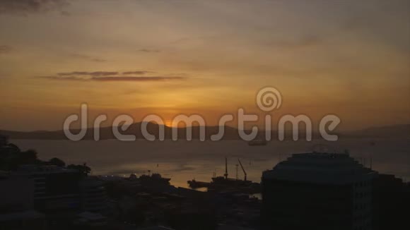 日落时的码头视频的预览图