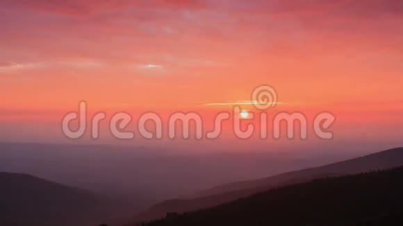山景夕阳西下时光流逝视频的预览图