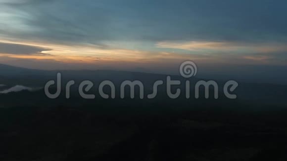 带日落的山景印度尼西亚贾瓦岛视频的预览图