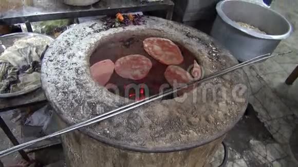 在印度街头市场做饭视频的预览图