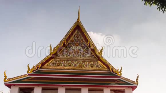 曼谷天光著名寺庙屋顶景观4k泰国延时视频的预览图
