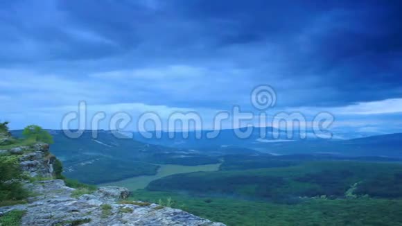 在山上日出的时间乌克兰克里米亚曼古普卡莱视频的预览图