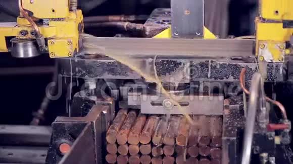 金属切割自动化工业机器视频的预览图
