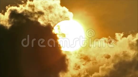 热带太阳后云1视频的预览图