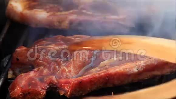 烤多汁牛排视频的预览图