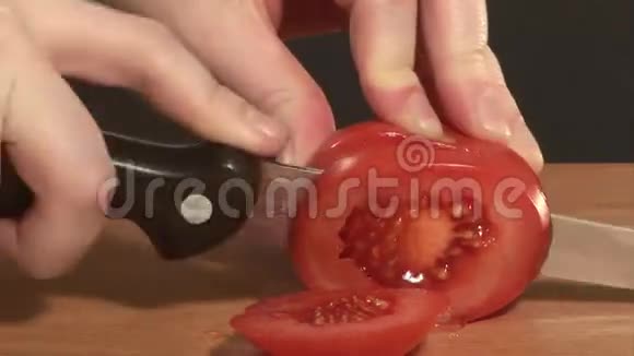 切碎西红柿的库存录像视频的预览图