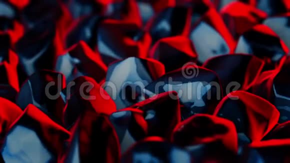 晶体的抽象动画晶体在一个平面上翻转形成一个带红蓝脸的阴燃余烬视频的预览图