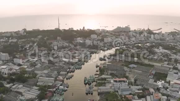 城市生活汽车和船在越南的交通视频的预览图