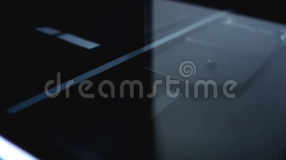 平板电脑扫描仪启动近距离有选择地聚焦于浅场深视频的预览图