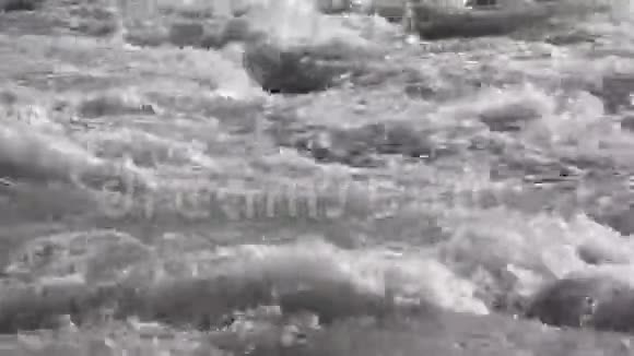 山涧中的水天然的背景视频的预览图