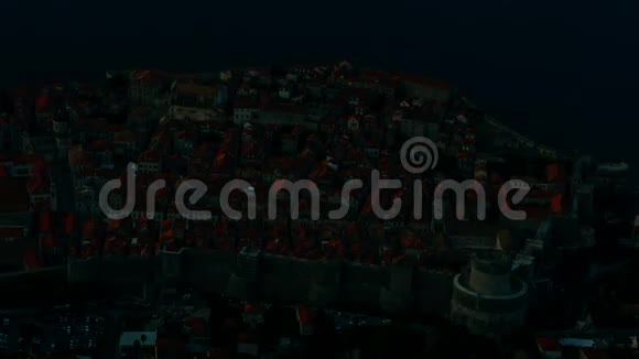 杜布罗夫尼克老石城墙上的日出视频的预览图