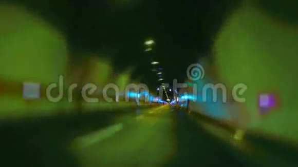 高速公路隧道上的汽车漂移视频的预览图