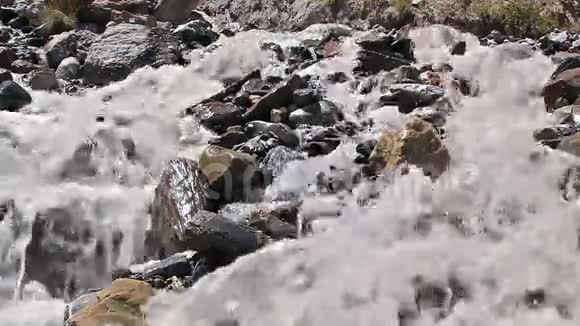 白山河慢动作视频的预览图