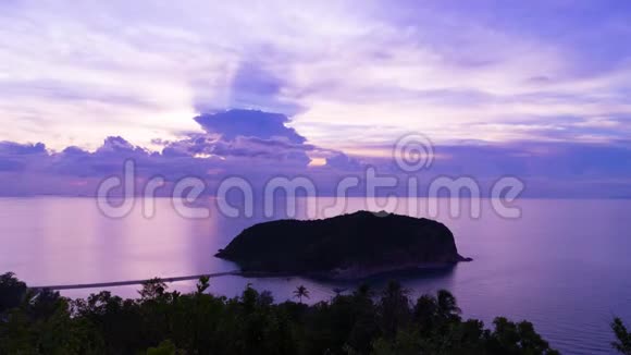 神奇的岛屿日落云海视频的预览图
