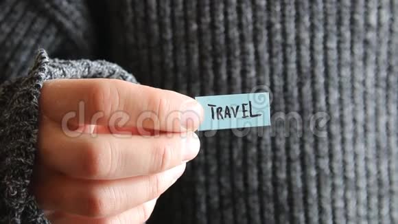 旅行标签上的铭文视频的预览图