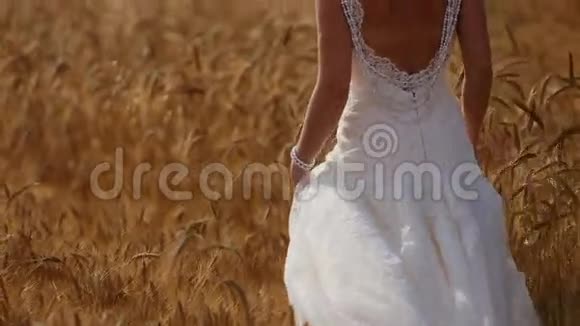 新郎新娘在现场视频的预览图
