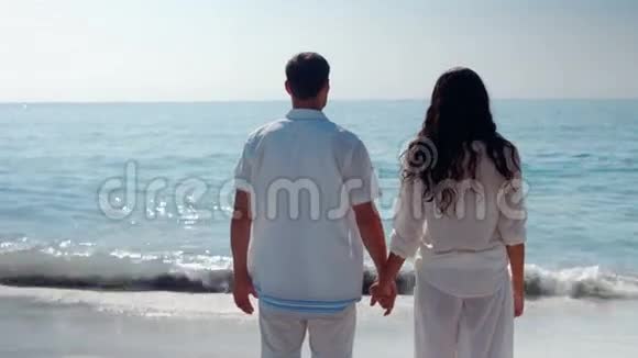 情侣观海的穿着视频的预览图