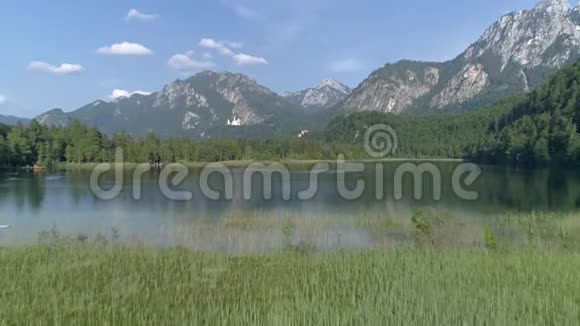 阿尔卑斯山到空中4k湖视频的预览图