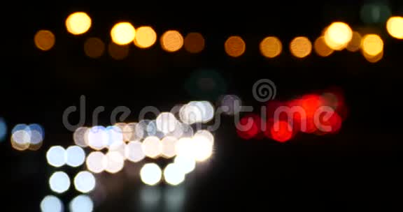 晚上摇动照明许多汽车在立交桥上交通堵塞幻梦视频的预览图