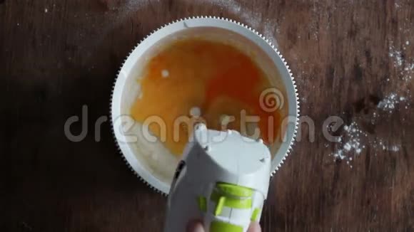 混合炒蛋黄蛋视频的预览图