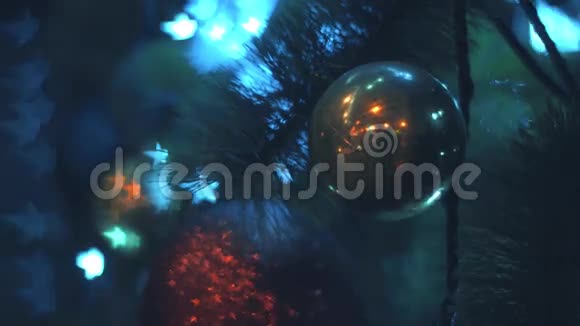夜晚的圣诞树视频的预览图