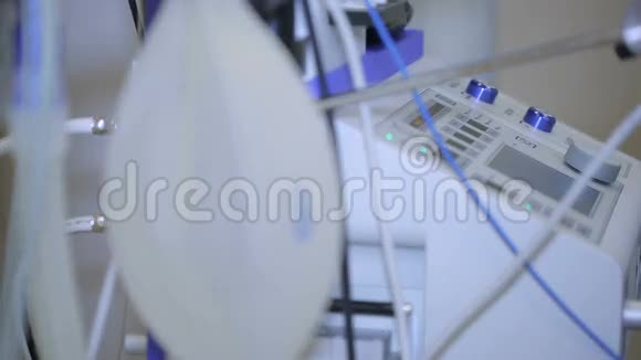 手术室的设备视频的预览图