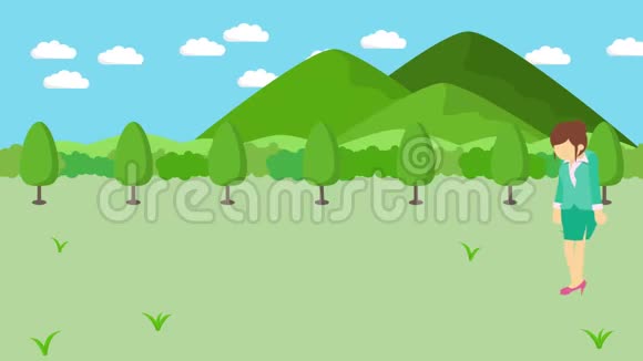 女商人走路跳过有山的草地的洞野生的自然草掉进陷阱里商业概念爱视频的预览图