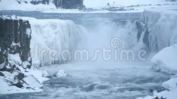 冰岛的瀑布Selfoss视频的预览图