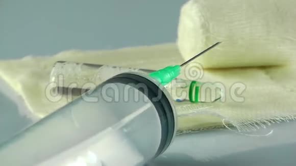 喷针与纱布绷带的药物研究视频的预览图