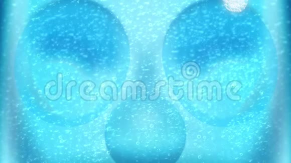 一杯有气泡的苏打水全瓶饮料泡泡动画视频的预览图