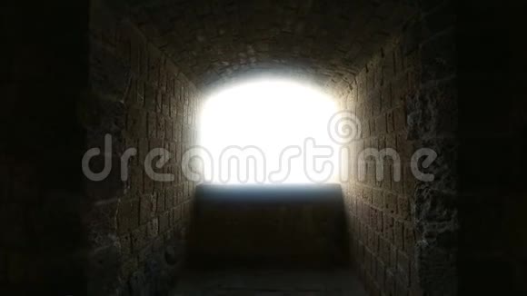 天堂之路垂死之人的观点隧道尽头的光明催眠视频的预览图
