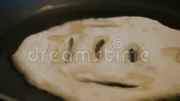 南方平面包煎锅翻出来视频的预览图