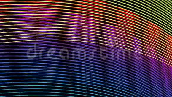 彩虹弧在黑色背景上旋转色彩鲜艳的线条装饰迷幻动画迪斯科装饰视频的预览图