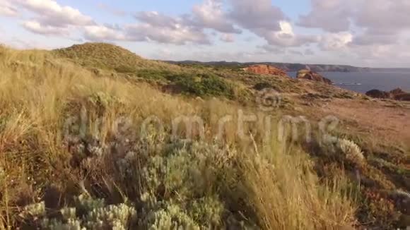 葡萄牙西海岸美丽的悬崖靠近卡拉帕特拉罗塔维肯蒂纳视频的预览图
