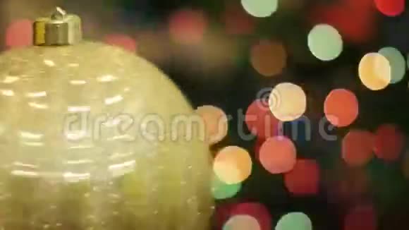 大金球在背景上旋转视频的预览图