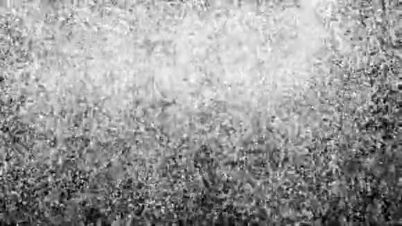 降雪背景是否孤立在黑色卢马冰上雪落的无缝环形背景第9条视频的预览图