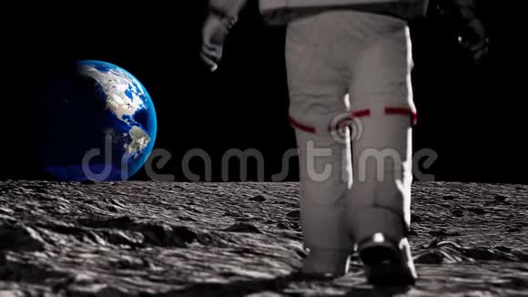 宇航员在月球上行走欣赏美丽的地球CG动画这段视频的内容由美国宇航局提供视频的预览图