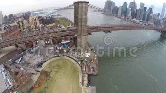 布鲁克林大桥的鸟瞰图视频的预览图