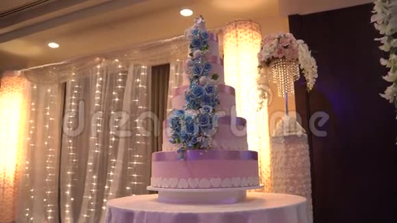 酒店内部婚礼蛋糕景观视频的预览图