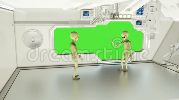 外星人在太空船上争吵绿色屏幕不明飞行物的未来概念视频的预览图